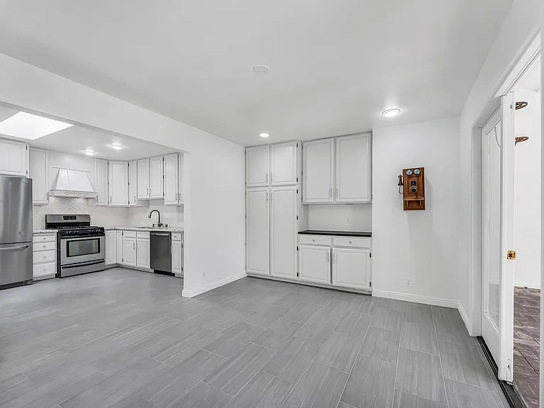 965 Beldon Way — Photo 10