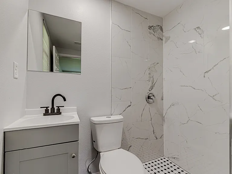 2222 E Peachtree St — Photo 11