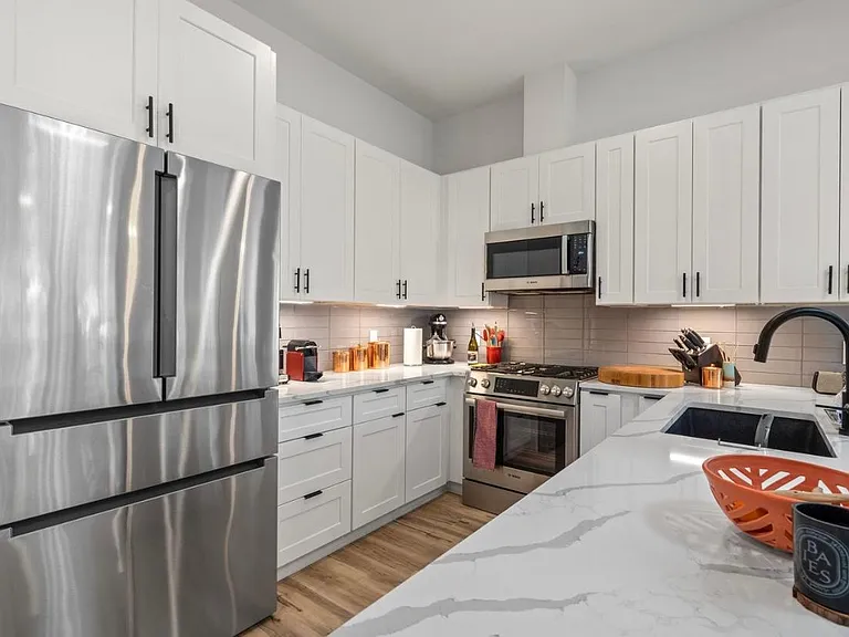 618 Montopolis Dr — Photo 8