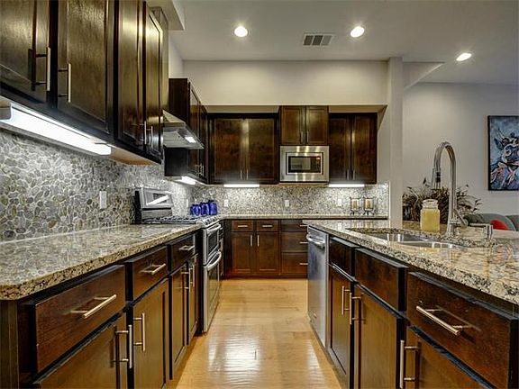 4th image of 2520 Bluebonnet Ln #25
