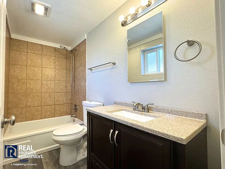 6415 Steilacoom Blvd SW Tacoma — Photo 15