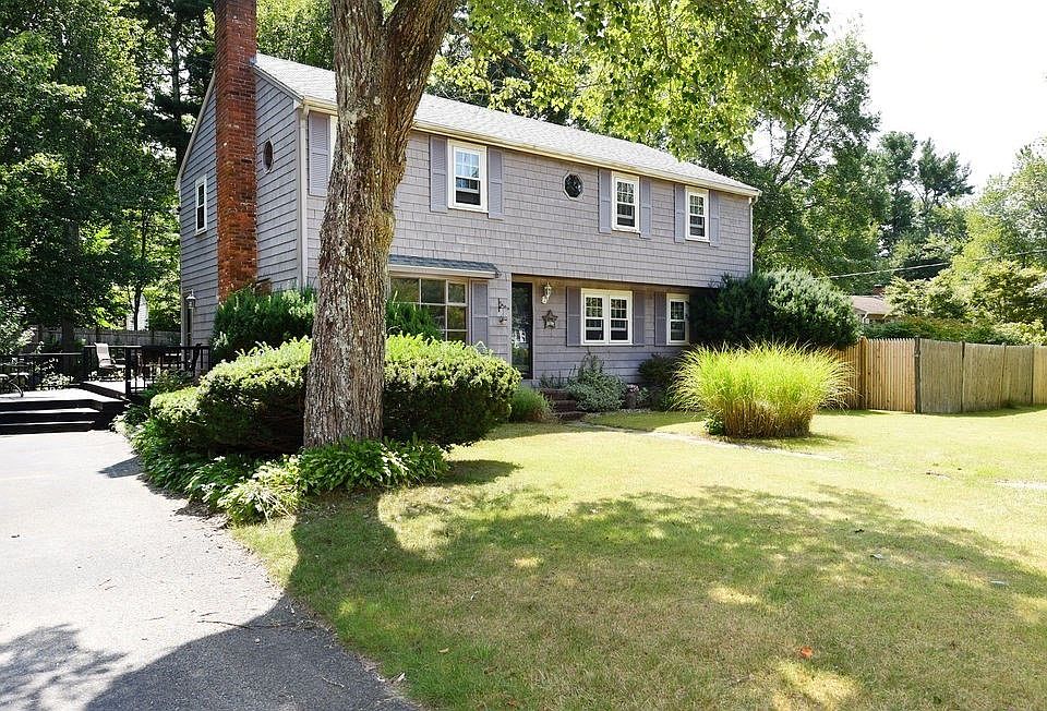1st image of 6 Sheridan Dr