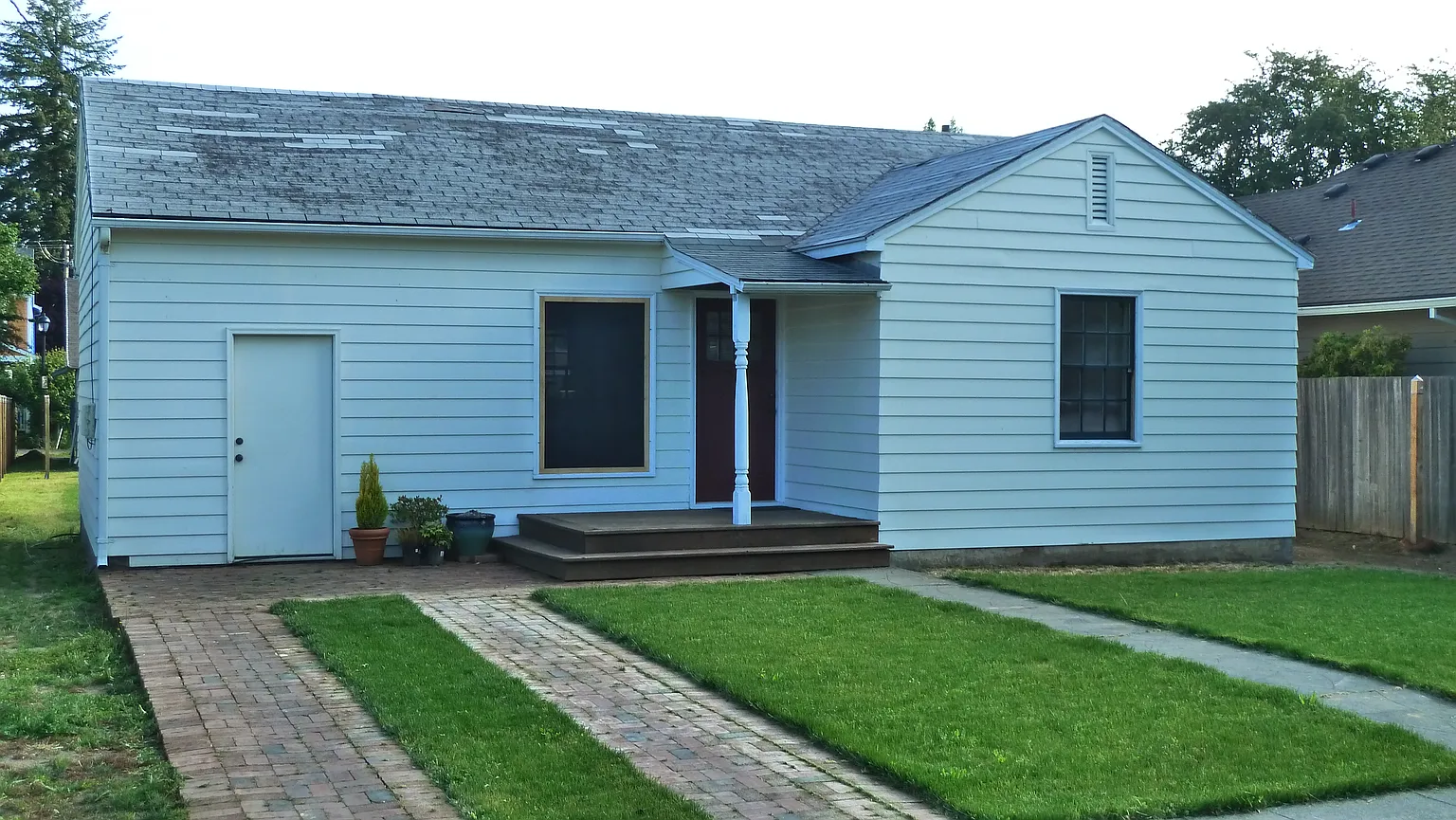 561 NE Lincoln St photo 1