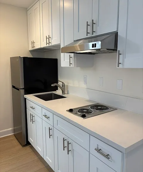1625 Armacost Ave #6 — Photo 6