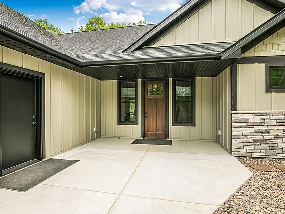 3rd image of 23696 Warren Ln