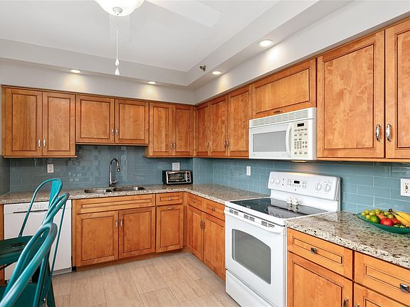 5th image of 2300 NE 33rd Avenue #805