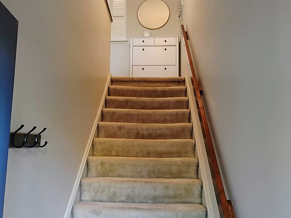 5th image of 1465 E Putnam Ave #3