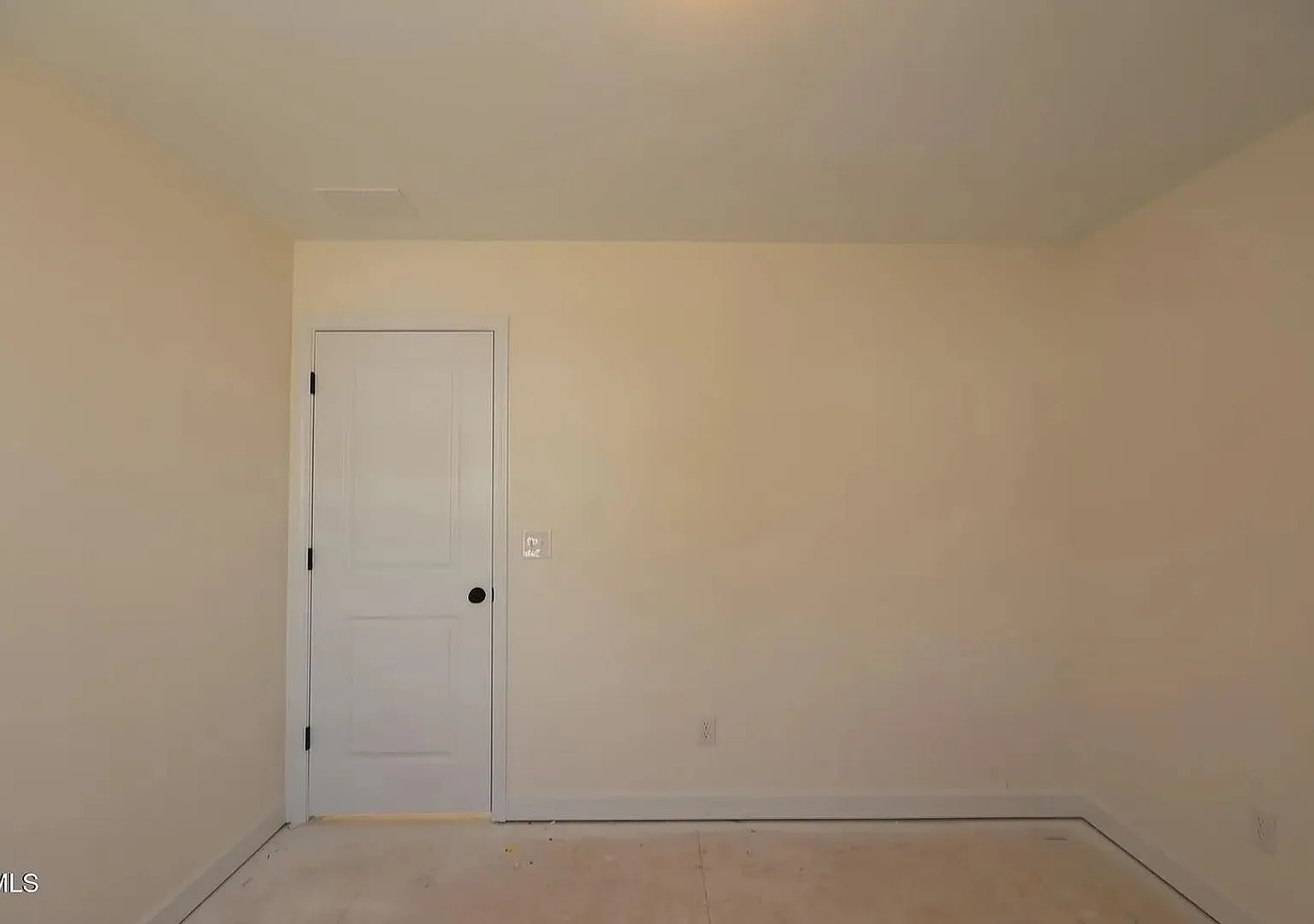 Room in 5 Bedroom Home at Dimaggio Dr — Photo 4