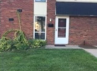 215 College Park Dr, Coraopolis, PA 15108