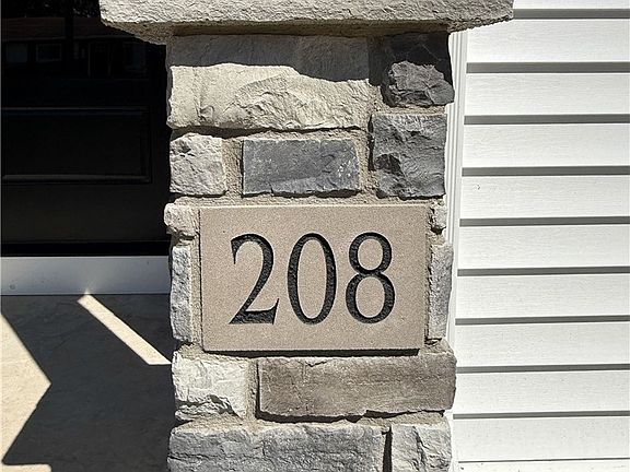 5th image of 208 Grant Ave