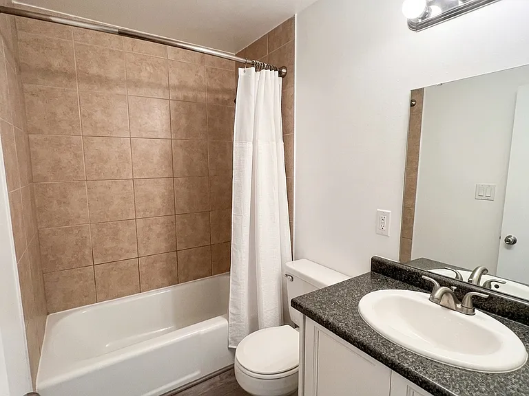 11646 Lincoln St — Photo 16