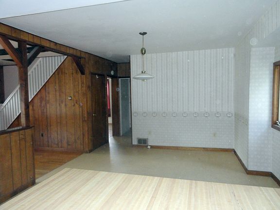 Spacious Dining Area