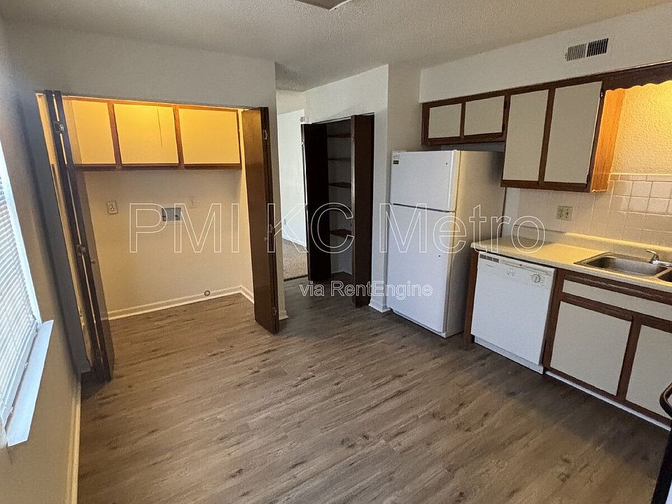 1st image of 1008 NE Lindsay Ave APT D