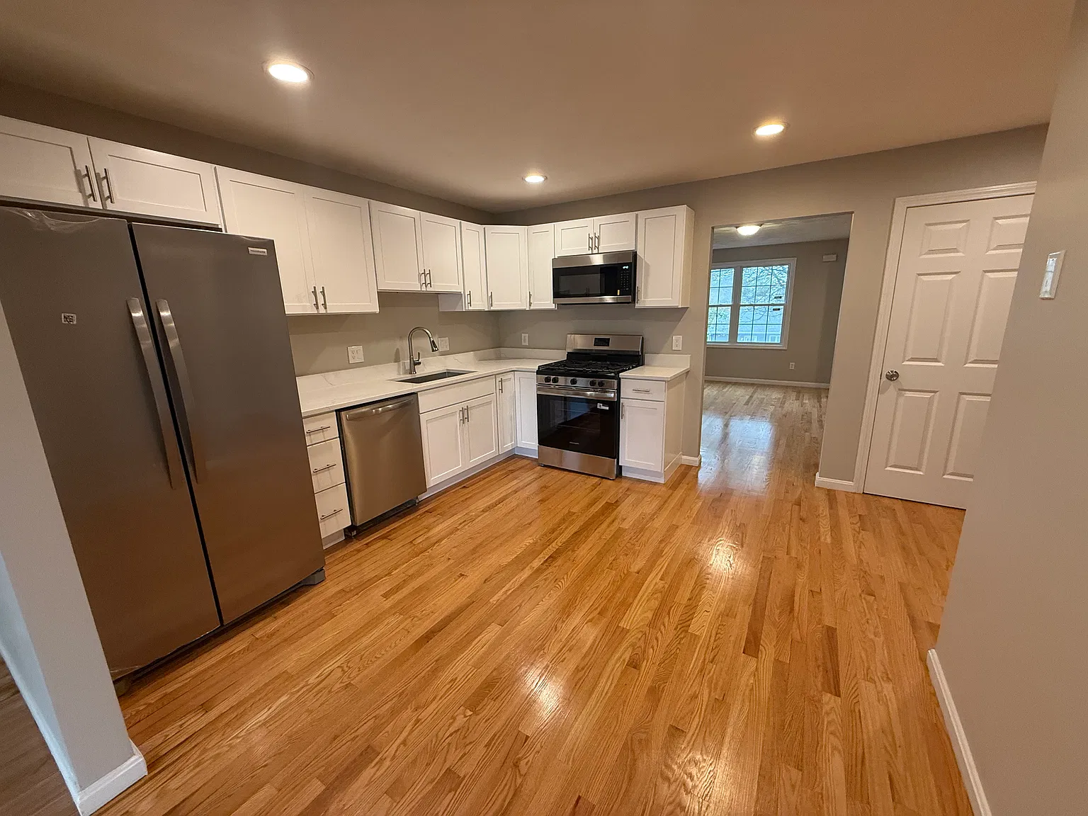 3 bed, 1500 sqft, $2,850 — Photo 4
