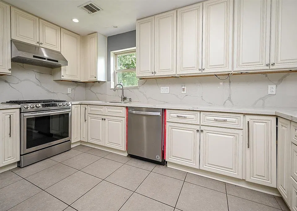 2027 Fernspray Ln