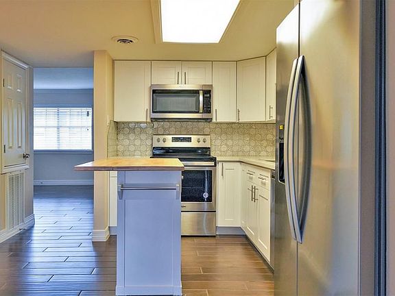 4th image of 12633 Memorial Dr APT 77