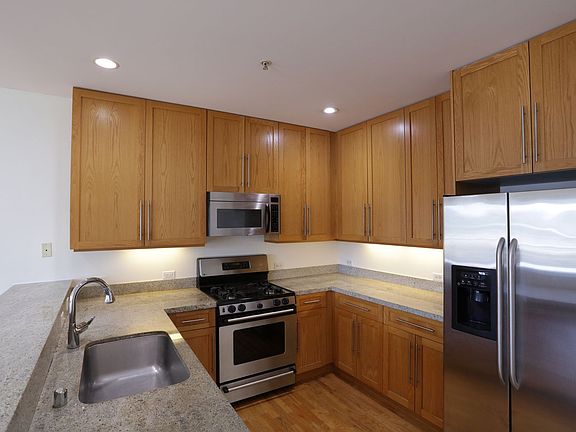 4th image of 371 30th St APT 201