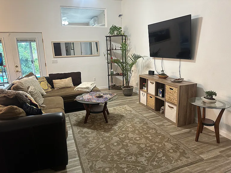 8732 Palomar Ave NE — Photo 3