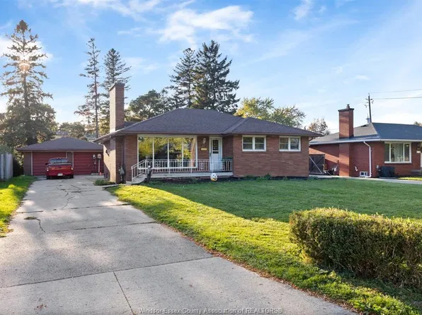 2417 Dandurand Ave, Windsor, ON N9E 2E1