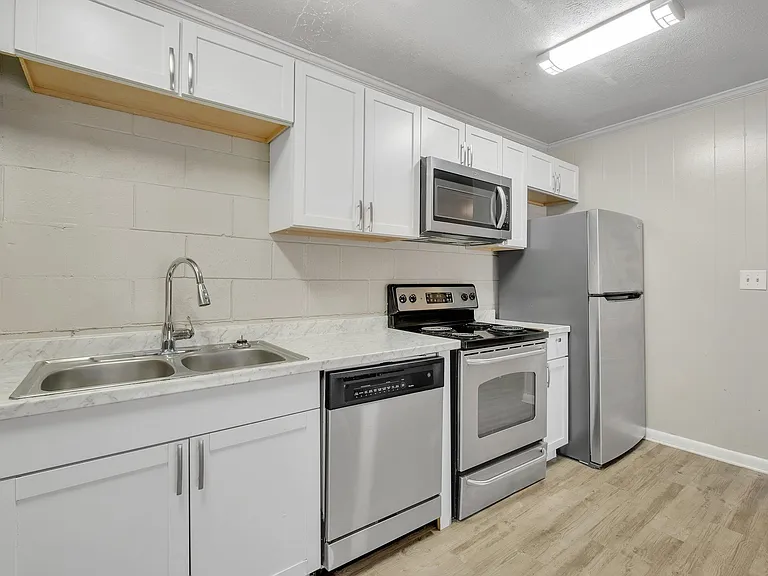 2241 W Pensacola St #6 — Photo 6