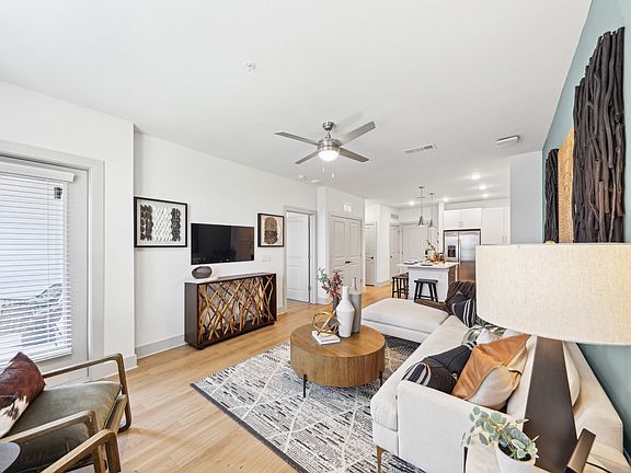 4th image of 6168 Foxboro Dr #6676-112