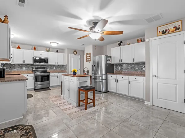 6783 Brittany Oak Dr, Louisville, KY 40229