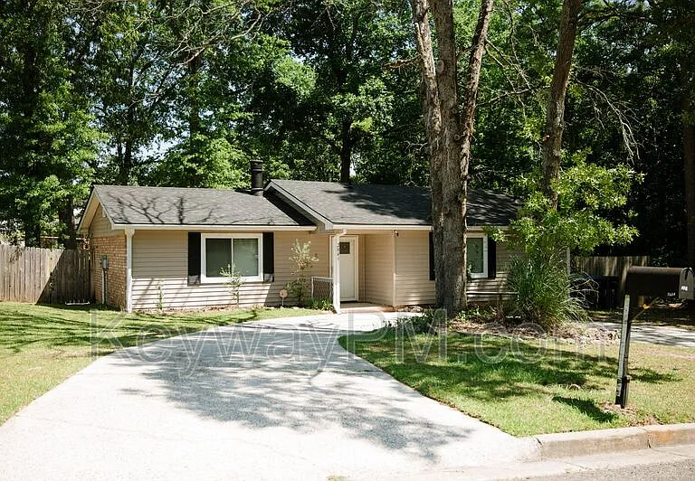 2841 Pheasant Dr — Photo 1