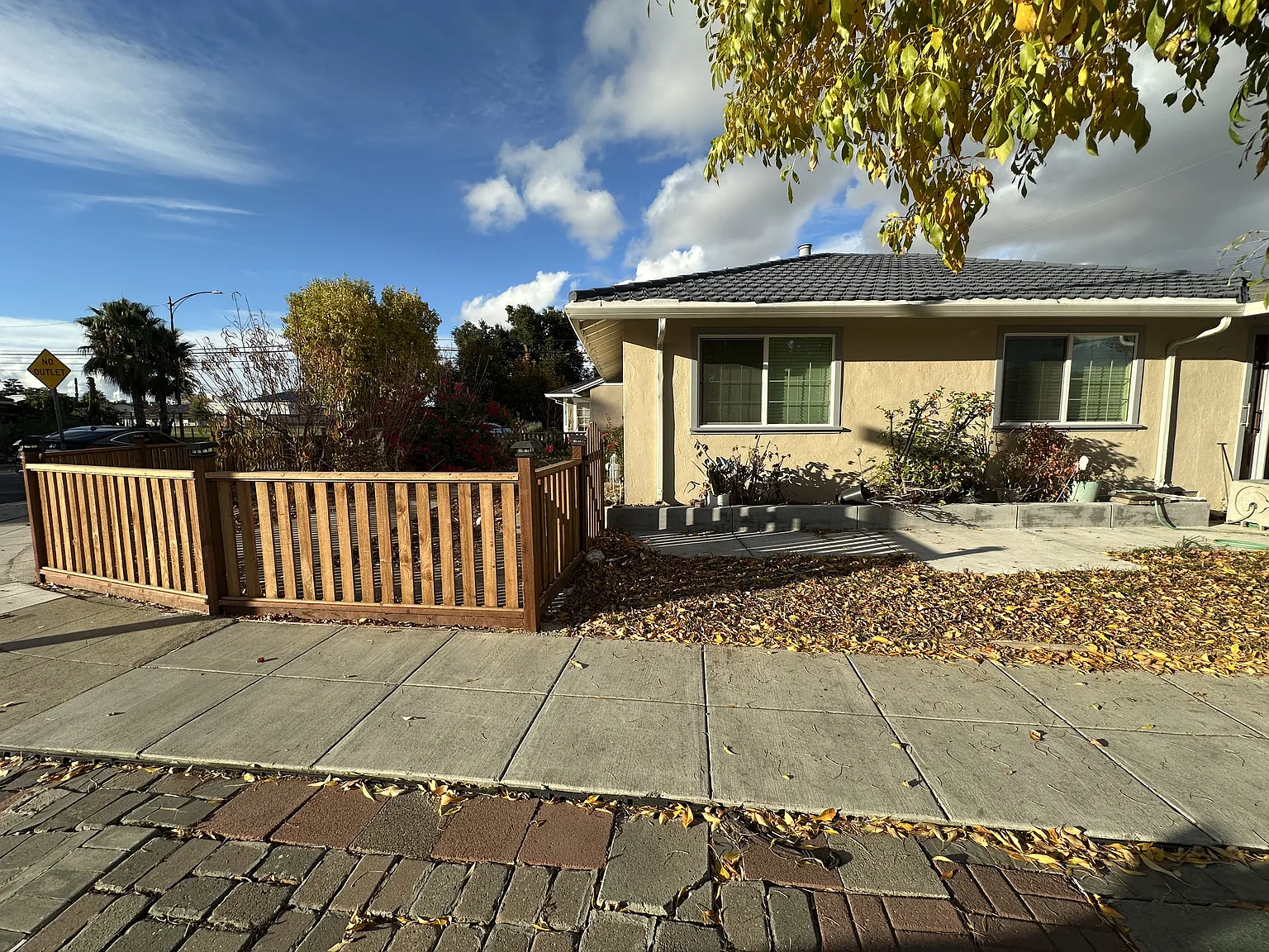 3 bed, 1256 sqft, $4,500 — Photo 2