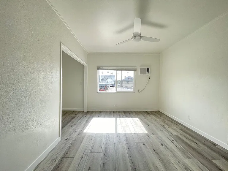1565 S. Hobart Blvd — Photo 23