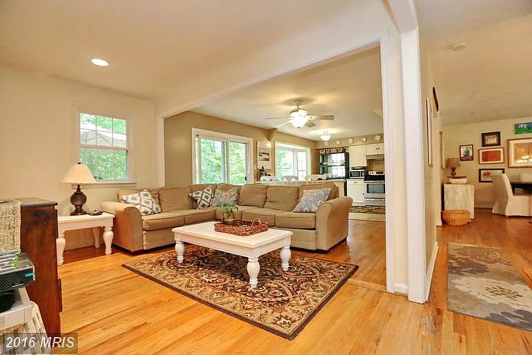 9204 Mimosa Dr photo 1