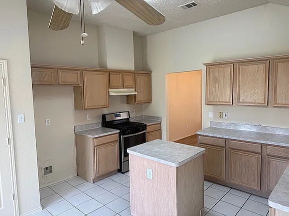 5th image of 2110 Bayview Dr