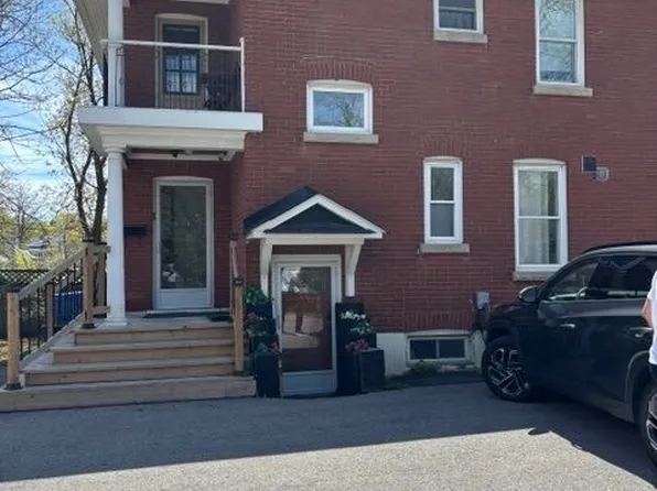 12 Vincent St, Newmarket, ON L3Y 4G2