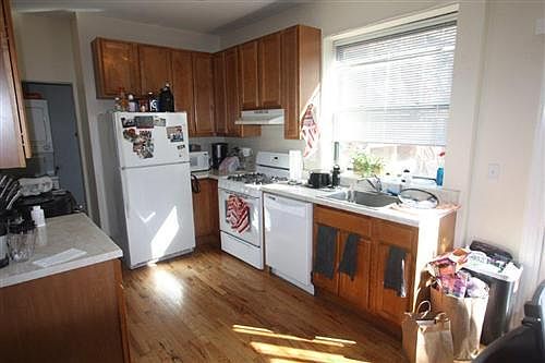 5th image of 1147 N Wood St #2