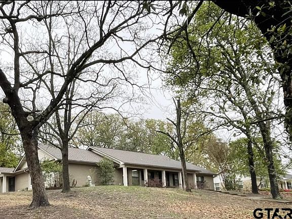 2nd image of 504 Oak Hill Ln