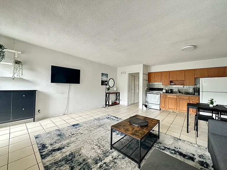 3100 NE 9th St #1 — Photo 7