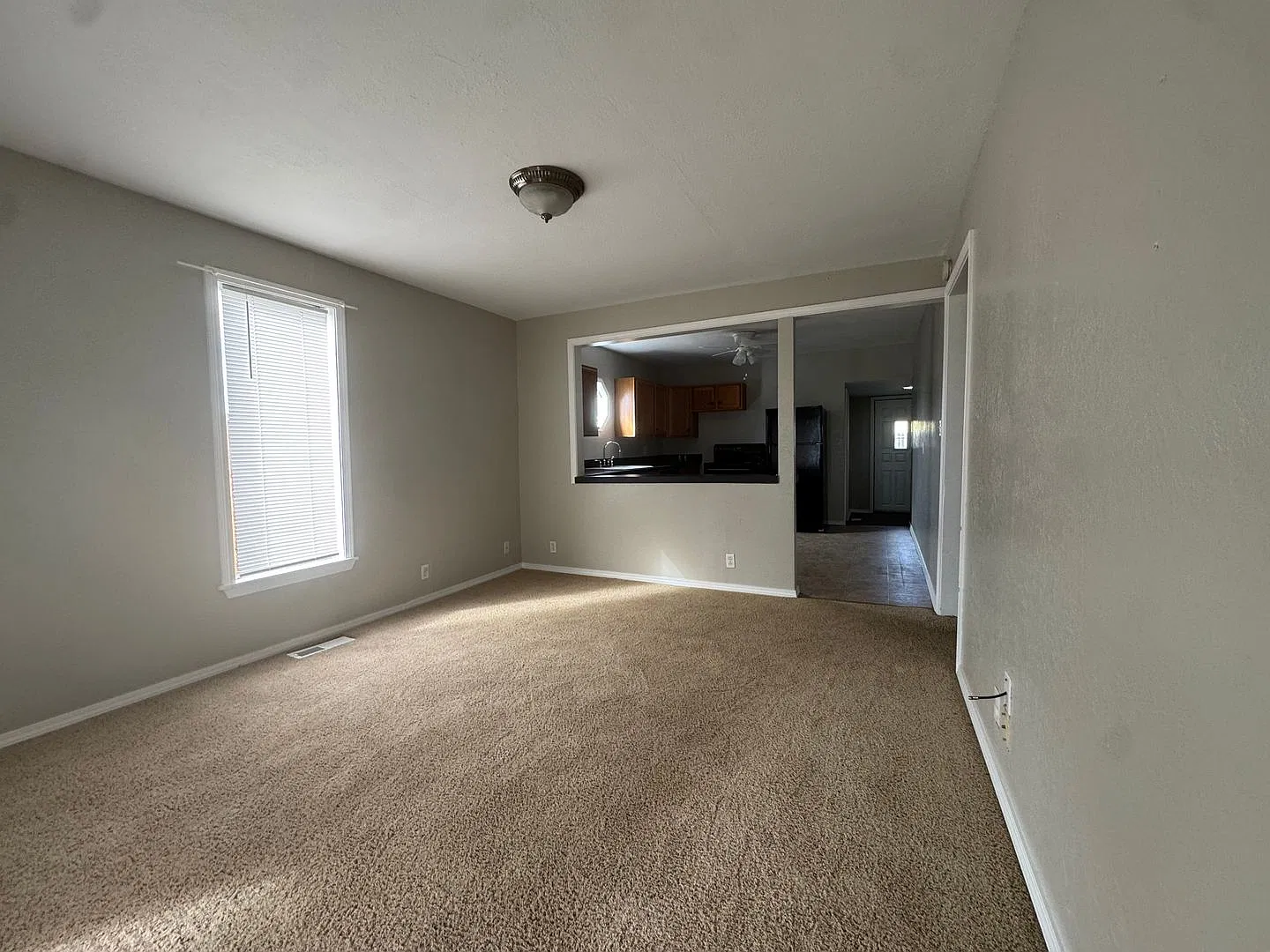 602 E Randolph — Photo 2