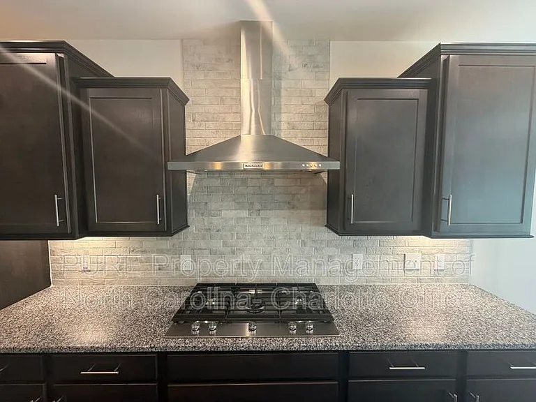 13818 Berkley Ave — Photo 10