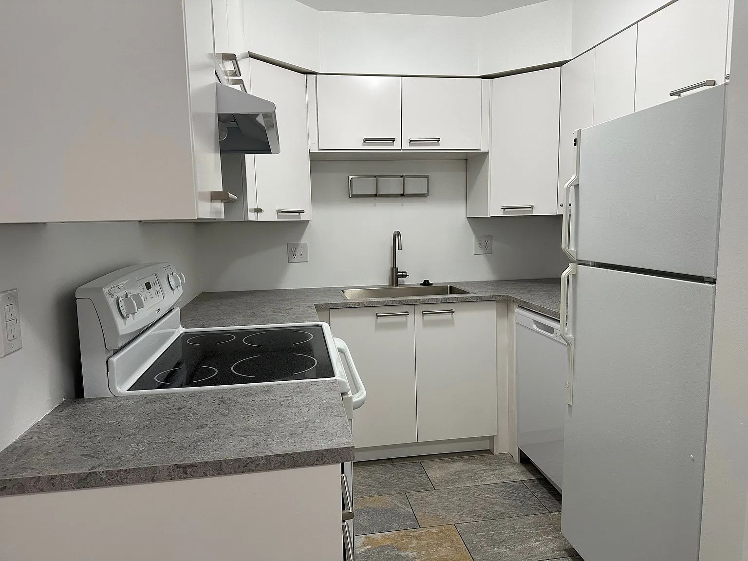 2 bed, 918 sqft, $1,400 — Photo 1
