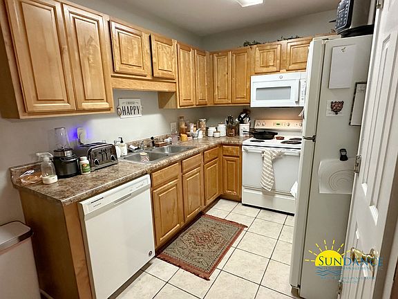 3rd image of 909A E Johnson Ave