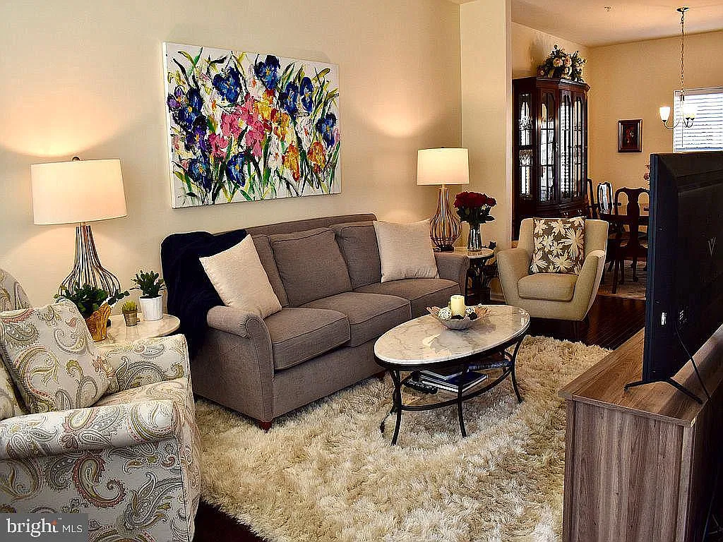 3 bed, 2.5 bath, 2100 sqft, $2,900 — Photo 4