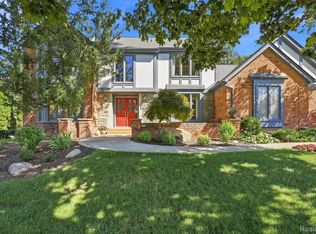 2534 Topsham Dr, Rochester Hills, MI 48306