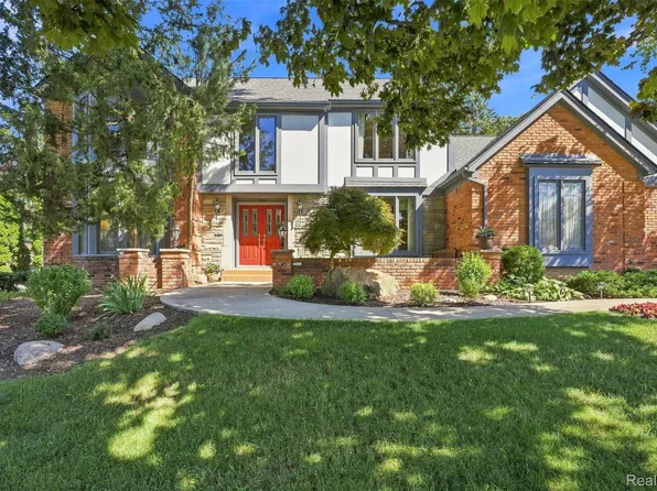 2534 Topsham Dr, Rochester Hills, MI 48306