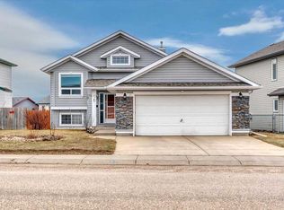 27 W Aspen Creek Way, Strathmore, AB T1P 1R2