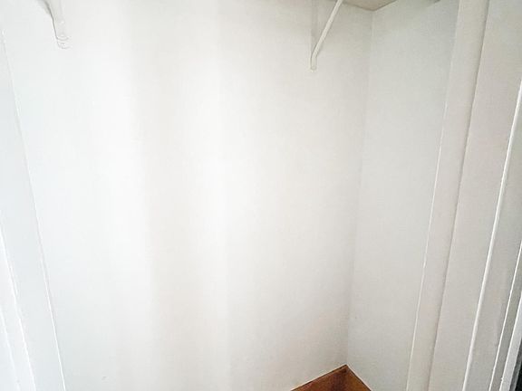 4th image of 423 Bellevue Dr