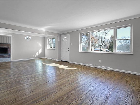 3rd image of 9487 Yorktown Dr