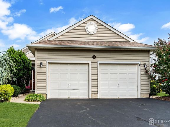 3rd image of 64 Vineyard Ct