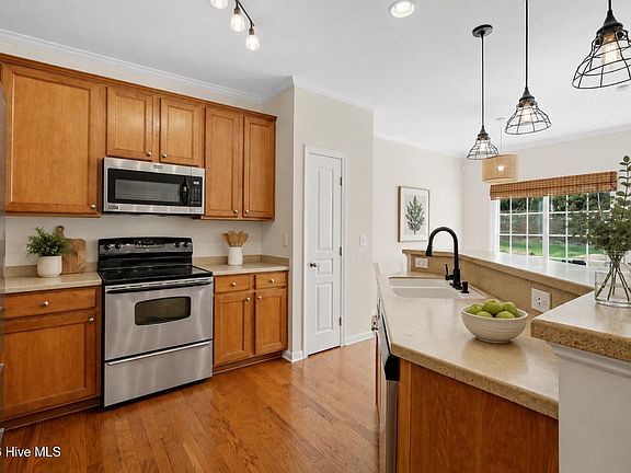 4th image of 369 Red Elm Drive