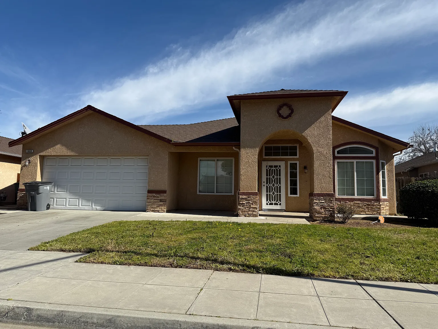 1668 N Cecelia Ave photo 1