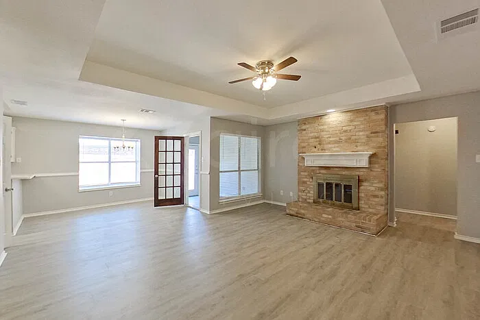 3 bed, 2.0 bath, 1423 sqft, $2,145 — Photo 4