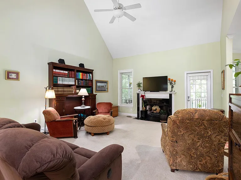 2828 Waterpointe Cir — Photo 14